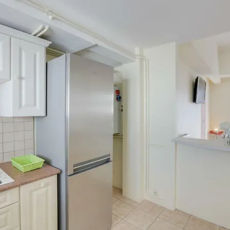 Republique Apartment *