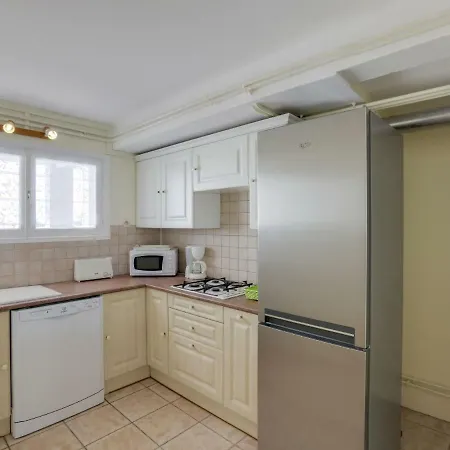 Republique Apartment *